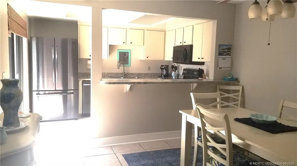 2 bed, 2.0 bath, 1400 sqft, $2,000 — Photo 3