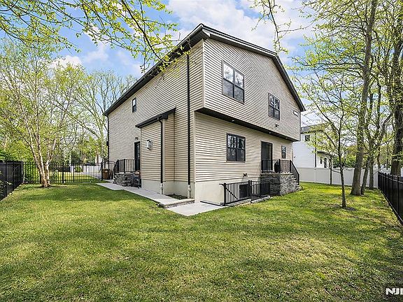 5th image of 129 Rivervale Rd