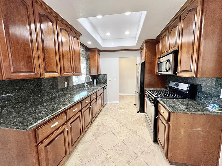 2494 Lone Oak Dr — Photo 23