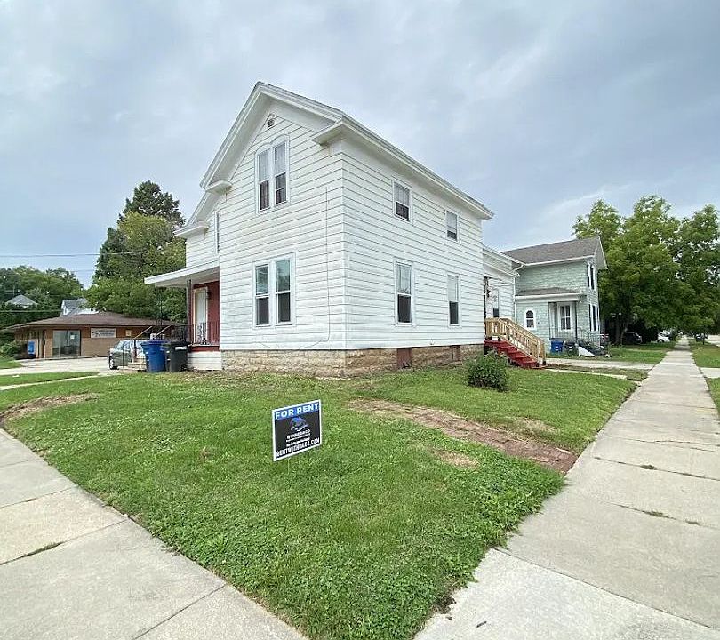 1st image of 304 W Irving Ave