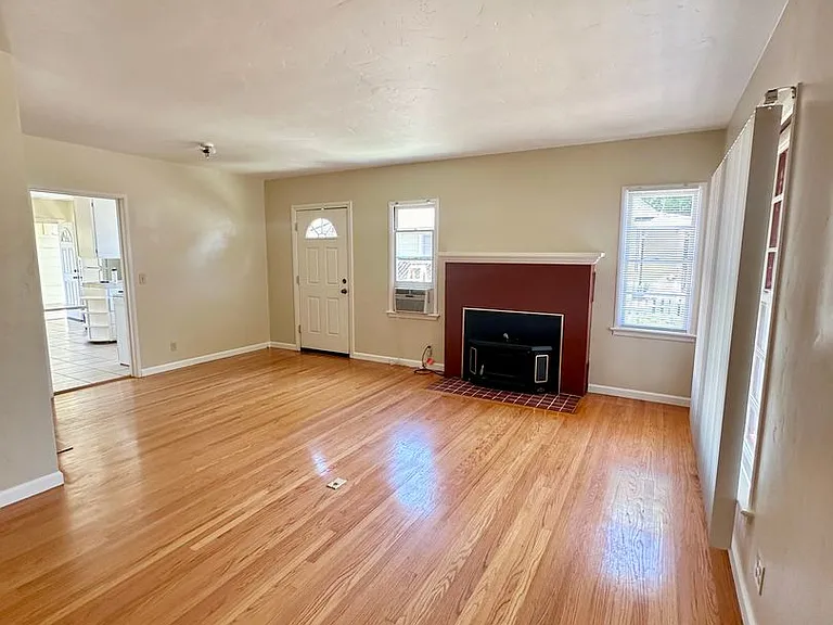 738 Vine St — Photo 2