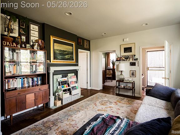 4th image of 1409 Baldwin St