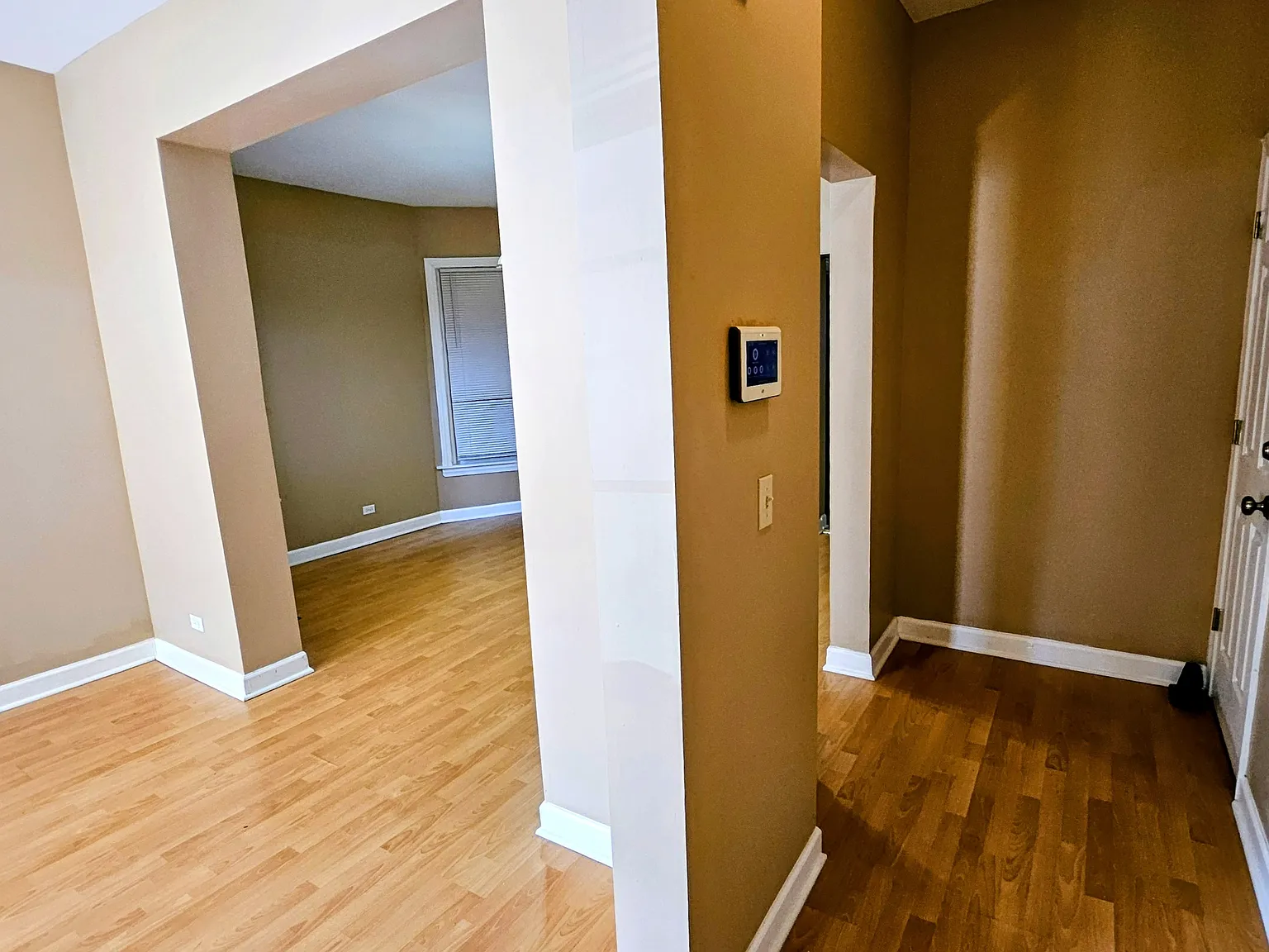 2 bed, 1000 sqft, $1,450 — Photo 3
