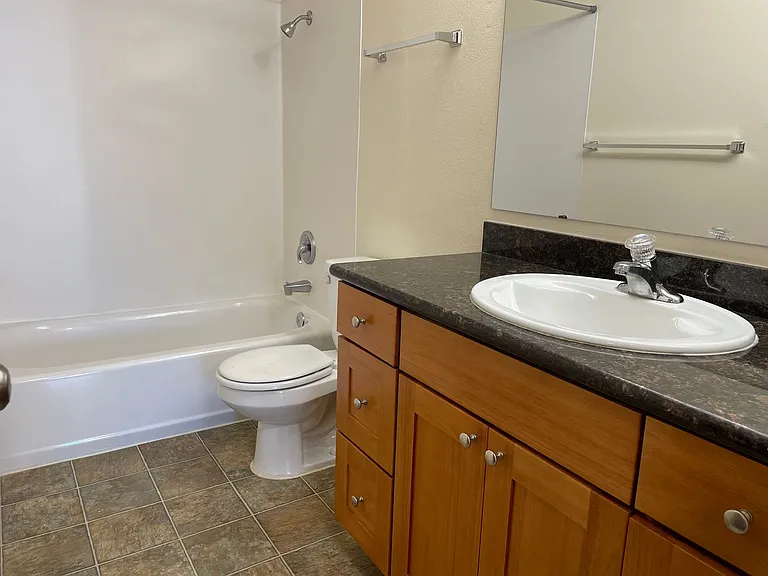 Wingate Apartments — Photo 23