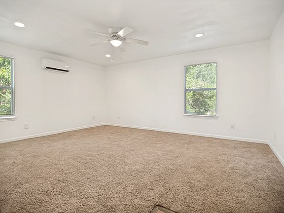 4th image of 905 W Abram St #6