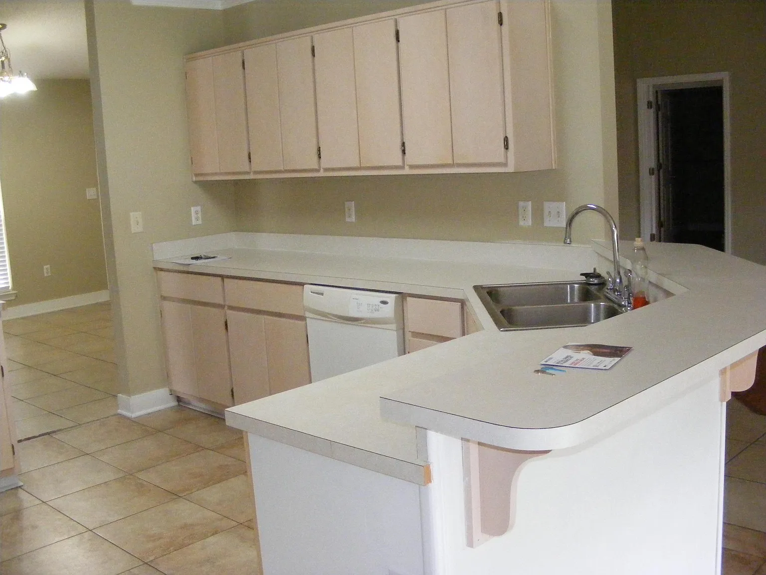 4 bed, 2039 sqft, $2,000 — Photo 2
