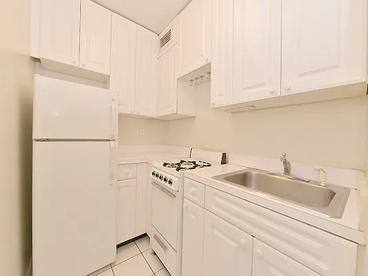 Rented by Cooper & Cooper Real Estate | media 16
