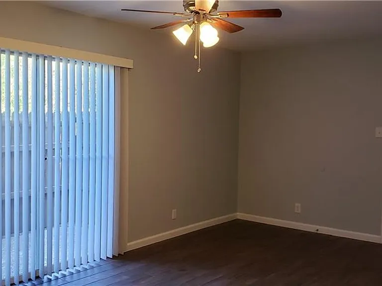 2208 Mission Hill Cir — Photo 7