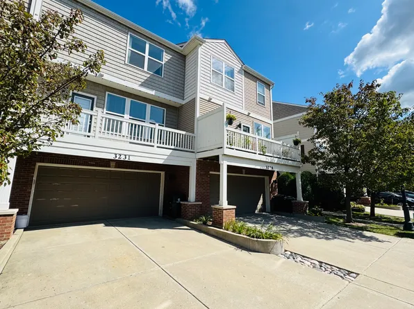 3231 Coral Ln, Glenview, IL 60026