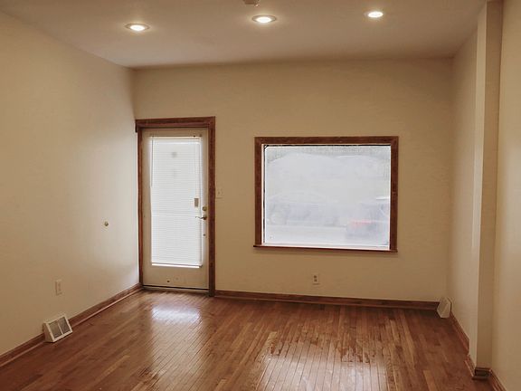 Entrance/living room