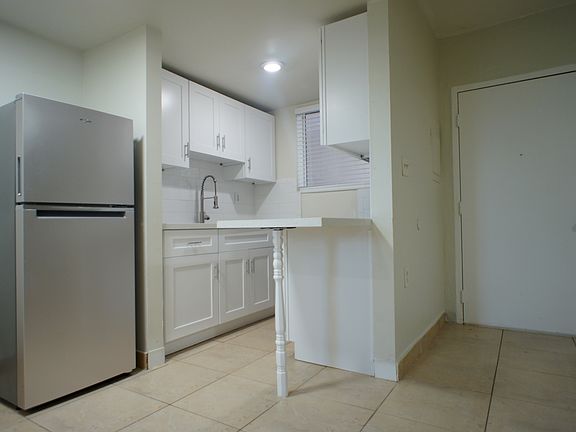 2nd image of 131 Antiquera Ave APT 3