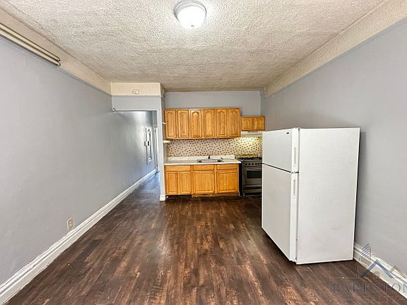 2nd image of 324 Summit Ave #3A
