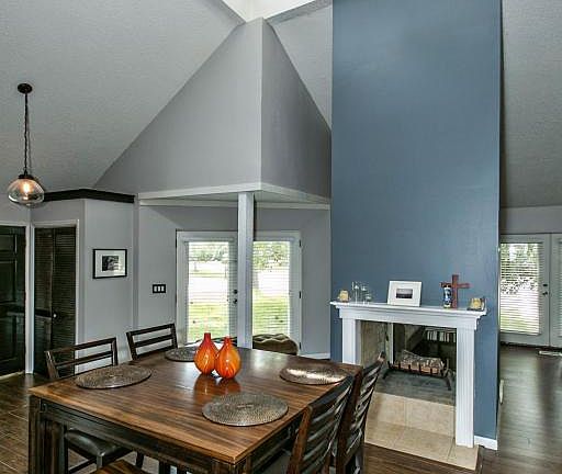 5th image of 2228 Twin Pines Cir N