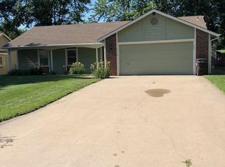 2920 W 23rd Ter, Lawrence, KS 66047