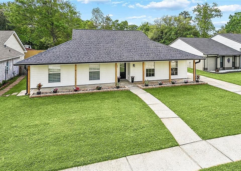 1st image of 202 Goldenwood Dr