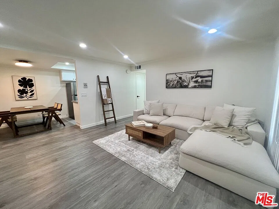 2 bed, 2.0 bath, 799 sqft, $2,500 — Photo 1