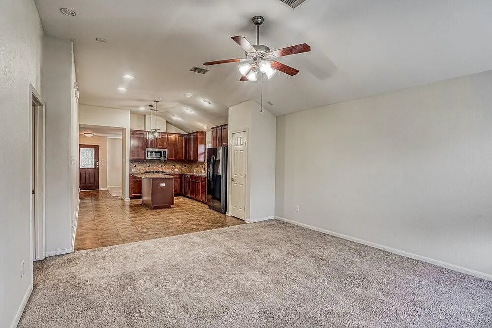 3 bed, 2.0 bath, 1558 sqft, $1,725 — Photo 4