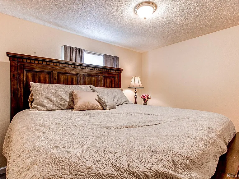23527 Broadmoor Dr — Photo 27