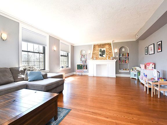 3rd image of 5444 N Campbell Ave APT 3