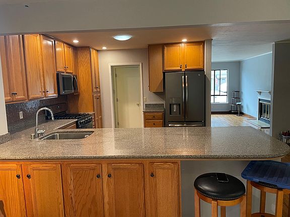 3rd image of 1050 Barcelona Dr