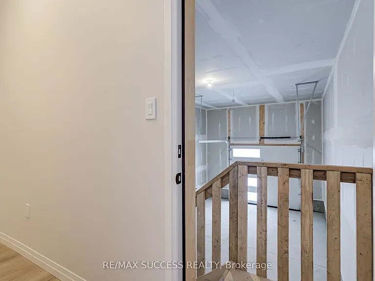 147 Siebert Ave — Photo 21