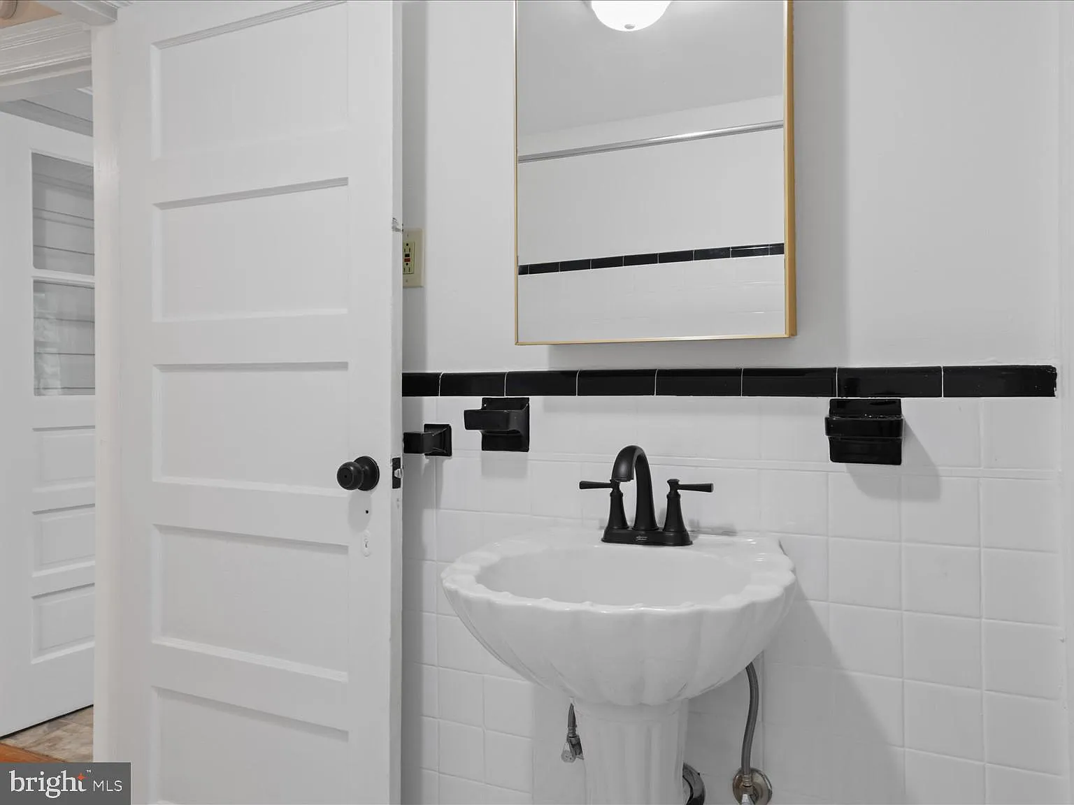 4 bed, 3.0 bath, 2062 sqft, $4,600 — Photo 3