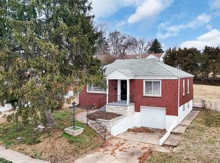 813 Chain Of Rocks Dr, Saint Louis, MO 63137