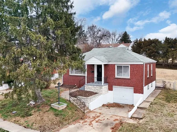 813 Chain Of Rocks Dr, Saint Louis, MO 63137