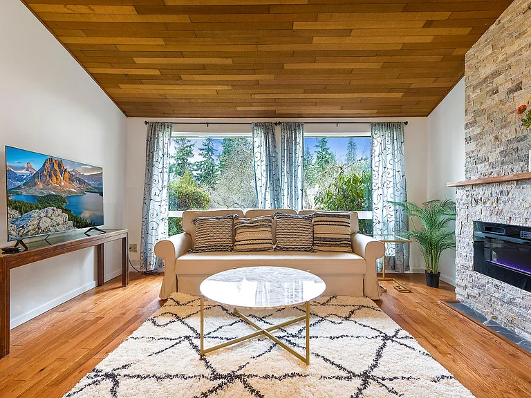 14717 SE 15th Pl — Photo 1