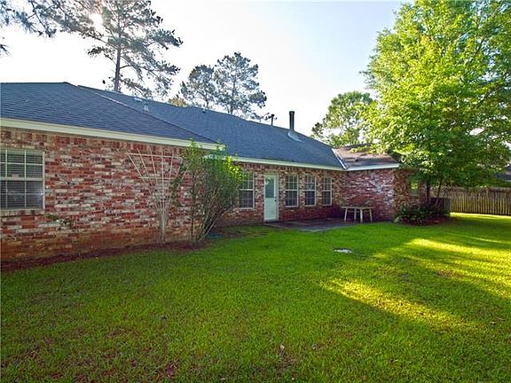3rd image of 202 Paradise Ct