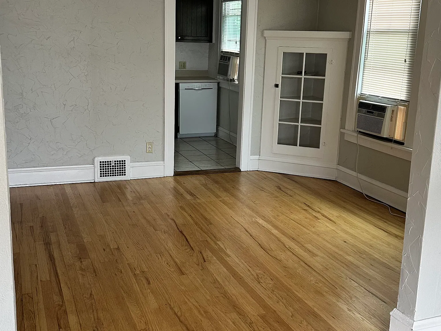 2 bed, 1000 sqft, $1,500 — Photo 2