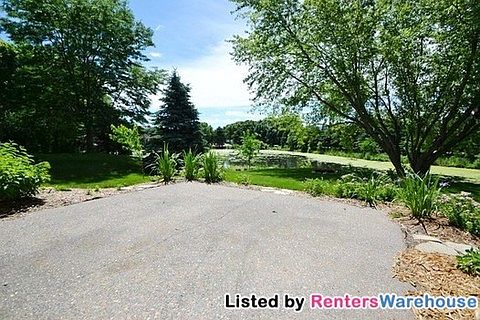 4th image of 267 Berkshire Ln N
