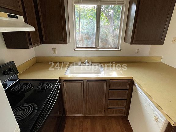 5th image of 1620 NE 72nd Ave #1622