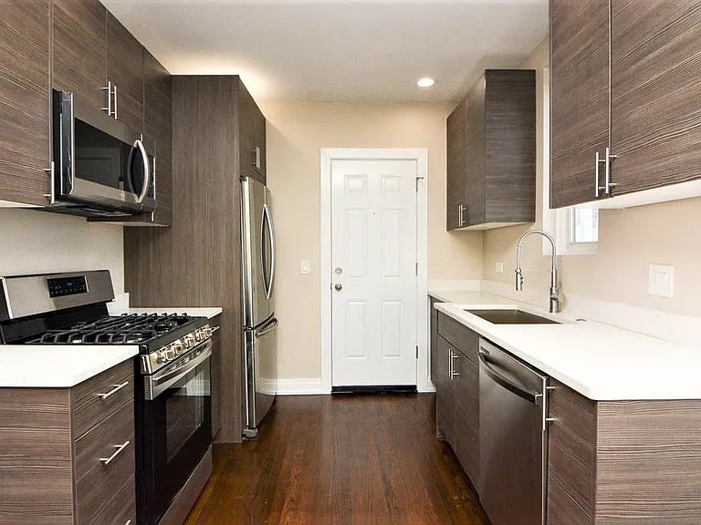 1434 W Farragut Ave #2C — Photo 2
