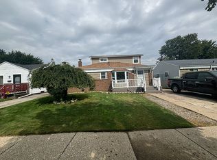 26140 Hayes Rd, Roseville, MI 48066