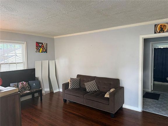 3rd image of 204 Birch St