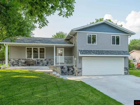 830 Woodland Dr, Gaylord, MN 55334