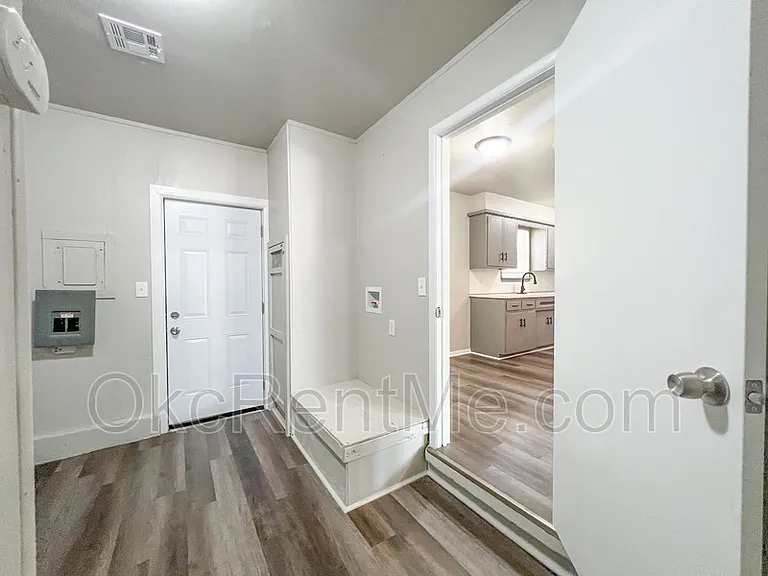 1900 N Mitchell Dr — Photo 13