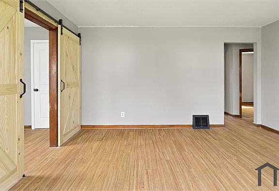 3rd image of 1215 Saint Matthew Dr