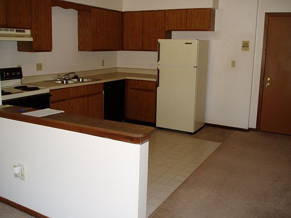 3rd image of 6402 Saint Andrews Dr #4