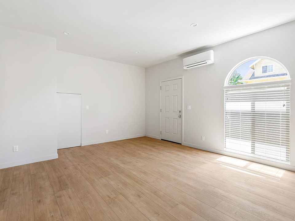 1st image of 207 N Benton Way