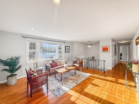 2nd image of 10 Thoreau Rd