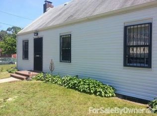 7 Locust Ct, Freeport, NY 11520