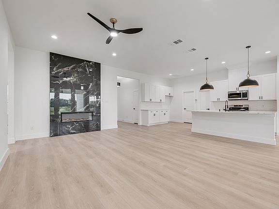 3rd image of 1008 Saint Matthew Cir