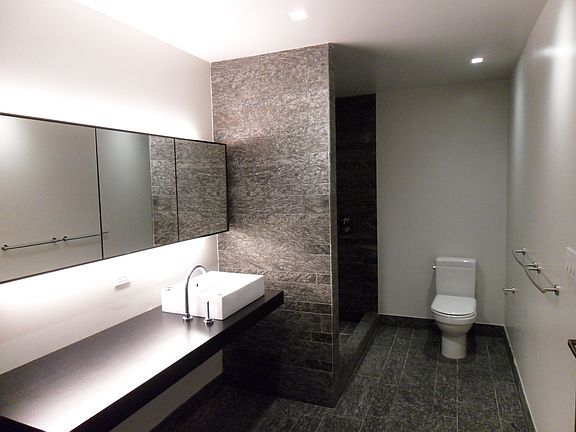 4th image of 18-20 Pine St #711