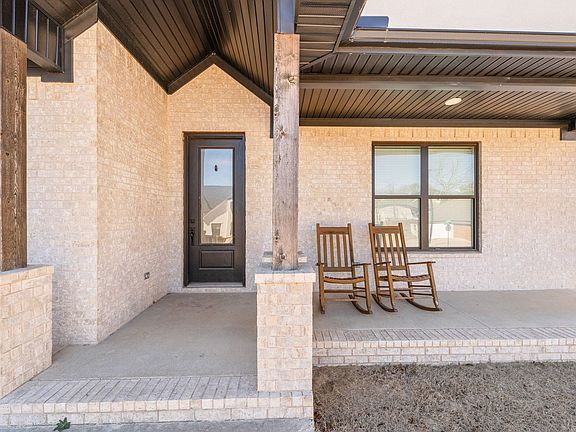 2nd image of 9517 Meadow Oak Dr