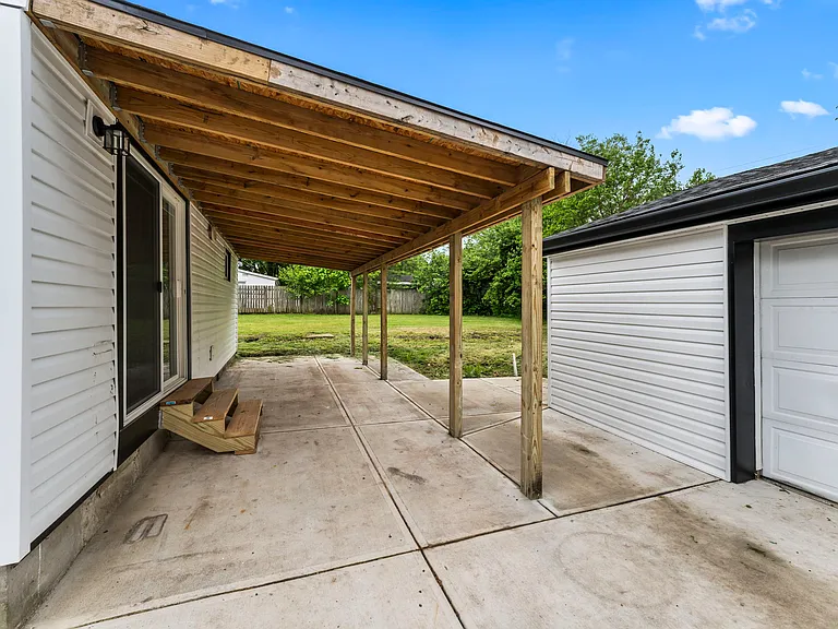 1021 S Maple Ave — Photo 5