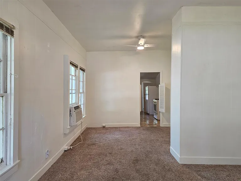 4613 Avenue G — Photo 4