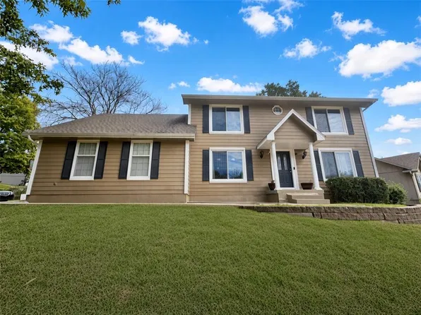 3690 SW Kimstin Cir, Blue Springs, MO 64015