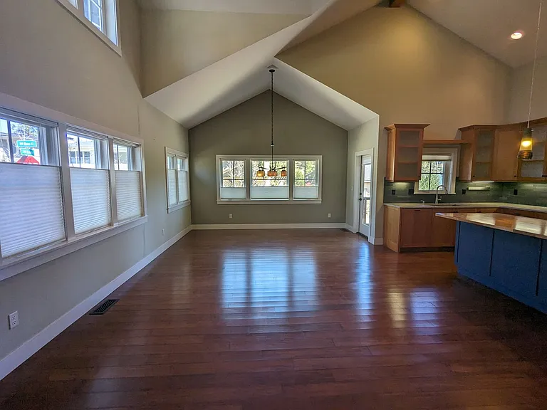 1582 NW Erin Ct — Photo 5